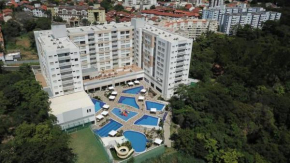 Temporada Resort Park Veredas com rio quente ao fundo
